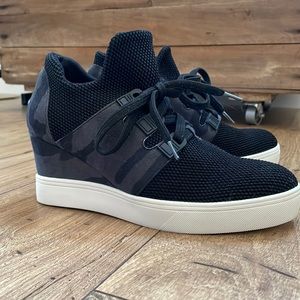 Mia size 9 wedge tennis shoe